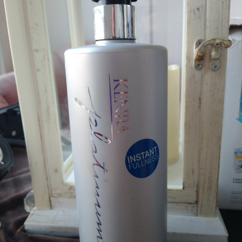 Kenra Platinum Luxe Shine thickening conditioner New! 💕😊Comes with free gift